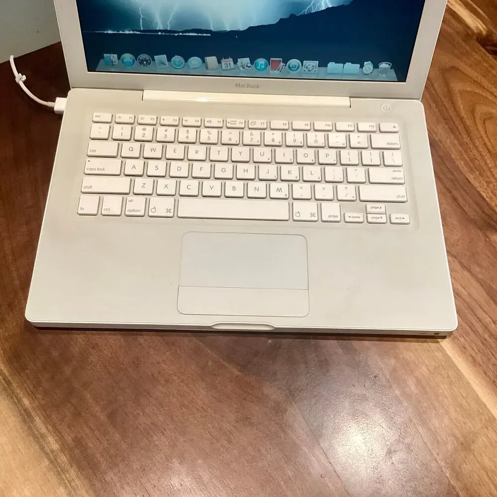 Late 2007 Apple MacBook A1181 13